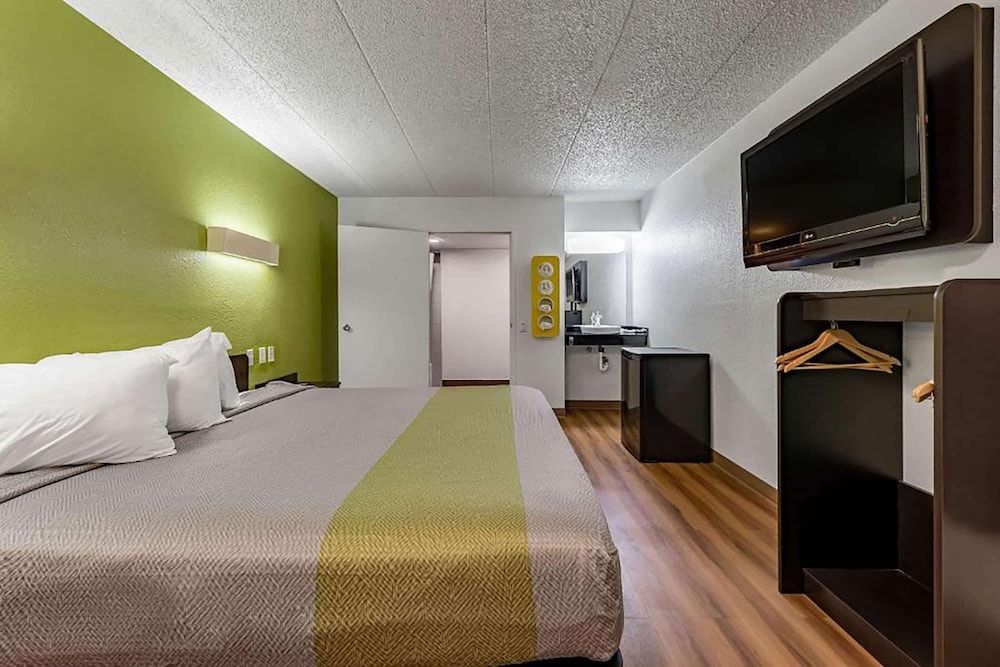 Days Inn by Wyndham Cincinnati I-71 1