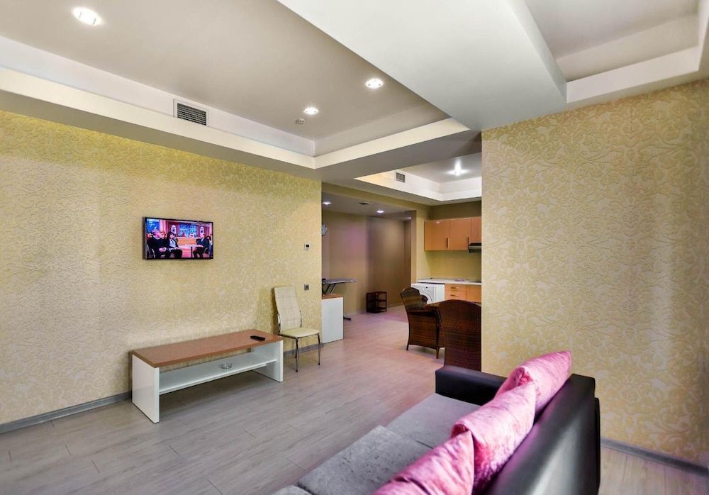 Diplomat Suites Hotel 2