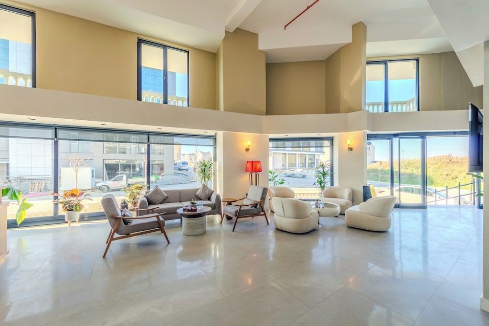 Nenessa Airport Hotel 1