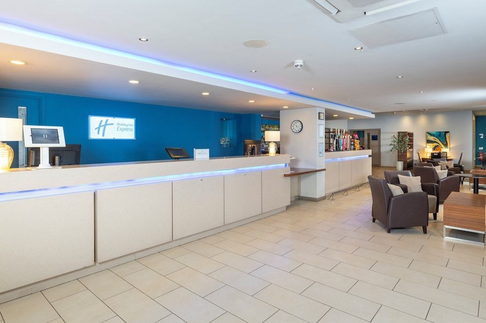 Holiday Inn Express TAUNTON EAST by IHG 2