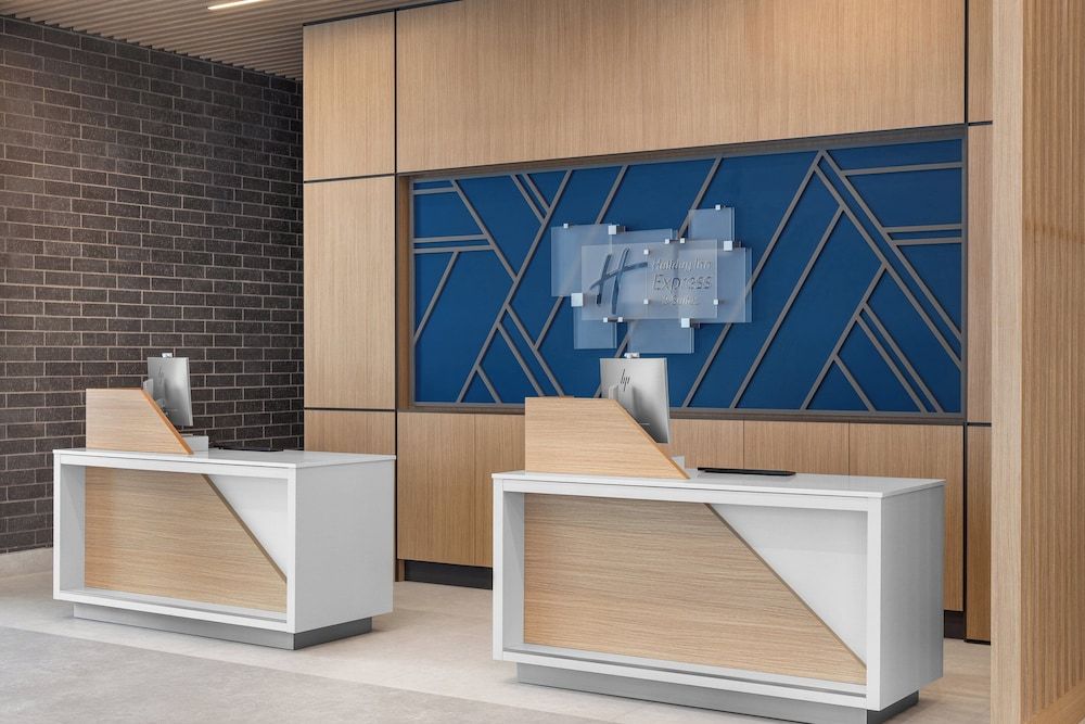 Holiday Inn Express Montreal Airport - St-Laurent by IHG 2