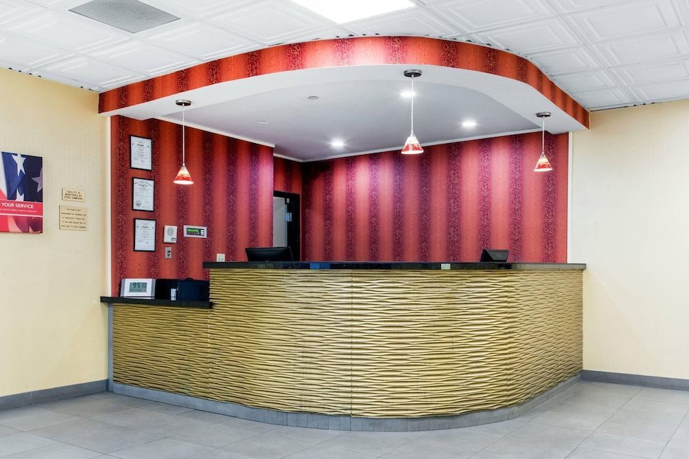 Quality Inn & Suites Charleston - Civic Center 2
