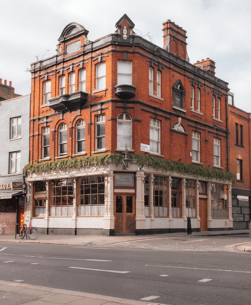 The Old Farmhouse Pub and Rooms 1