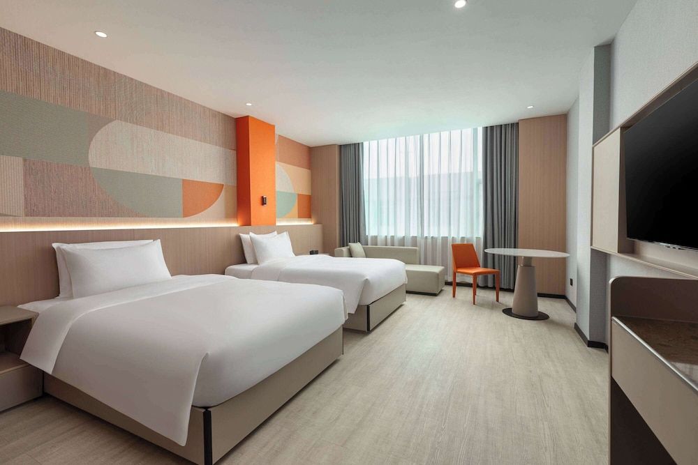 Hawthorn by Wyndham Guangzhou Baiyun Airport 1