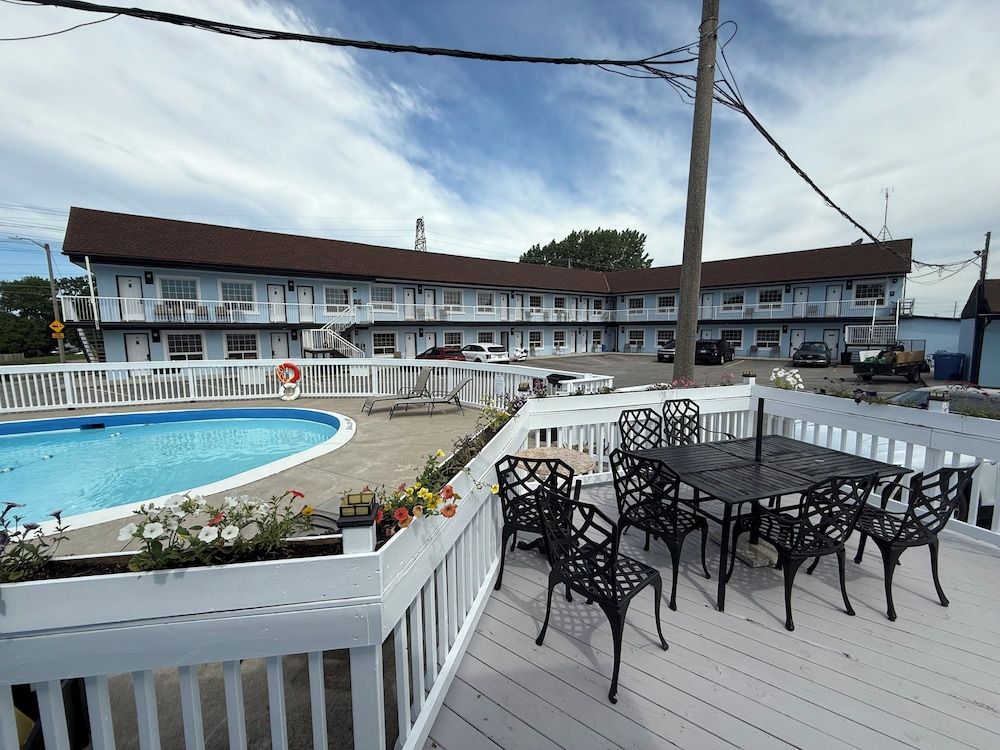 Falls Lodge by the Falls 1