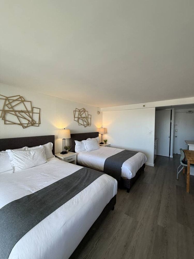 30days Min stay in Waikiki 1 bed corner high floor with View 2