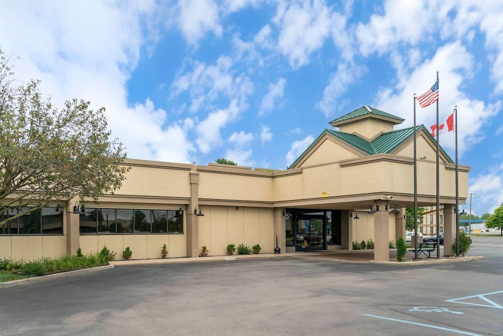 Quality Inn & Suites Monroe 1