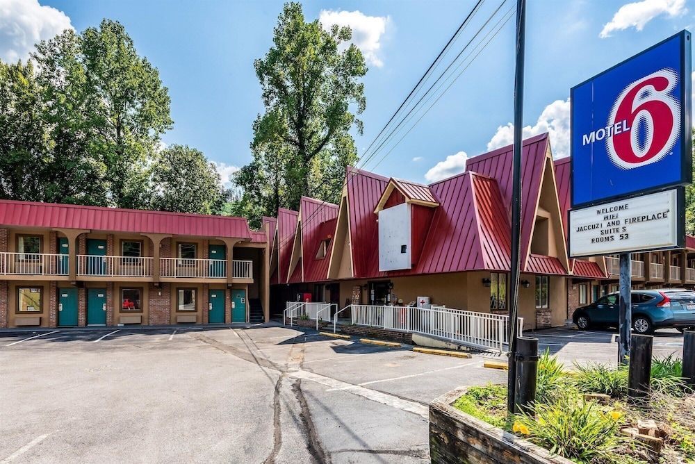 Motel 6-Gatlinburg, TN - Smoky Mountains 1