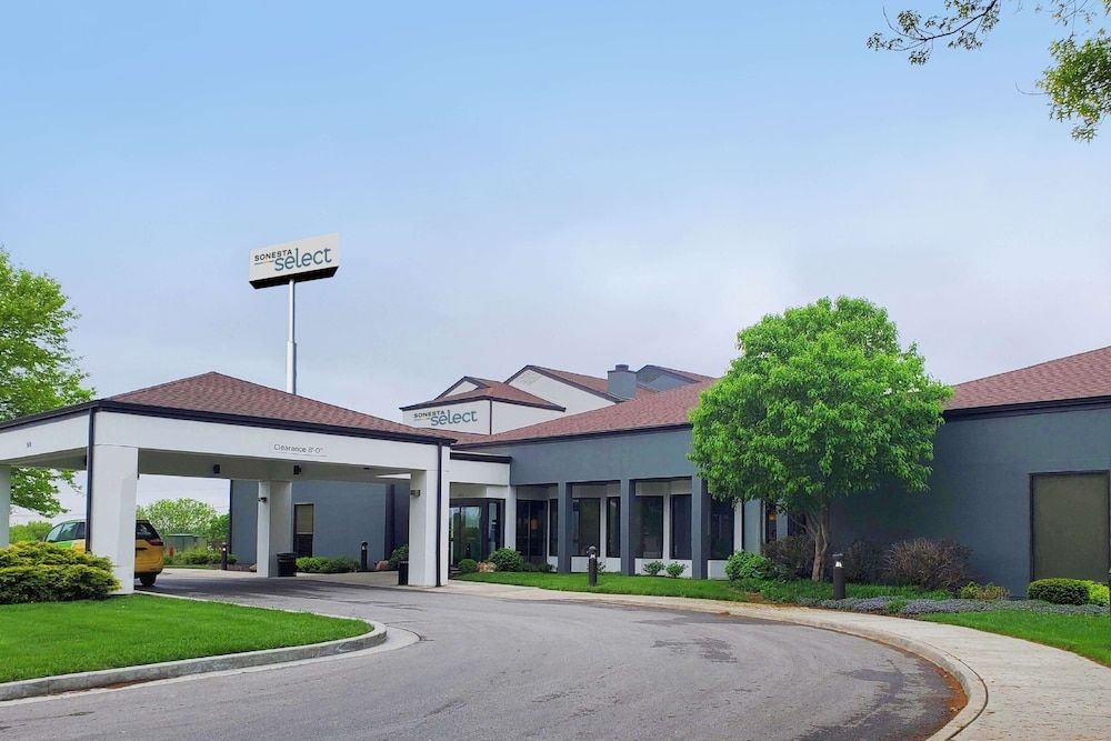 Sonesta Select Kansas City South Overland Park 1