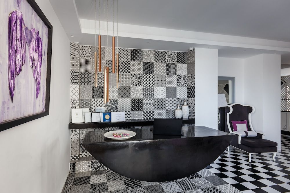 MAR n MAR CROWN HOTEL-SUITES 2