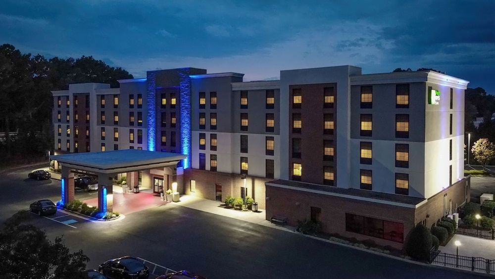 Holiday Inn Express & Suites NEWPORT NEWS by IHG 1