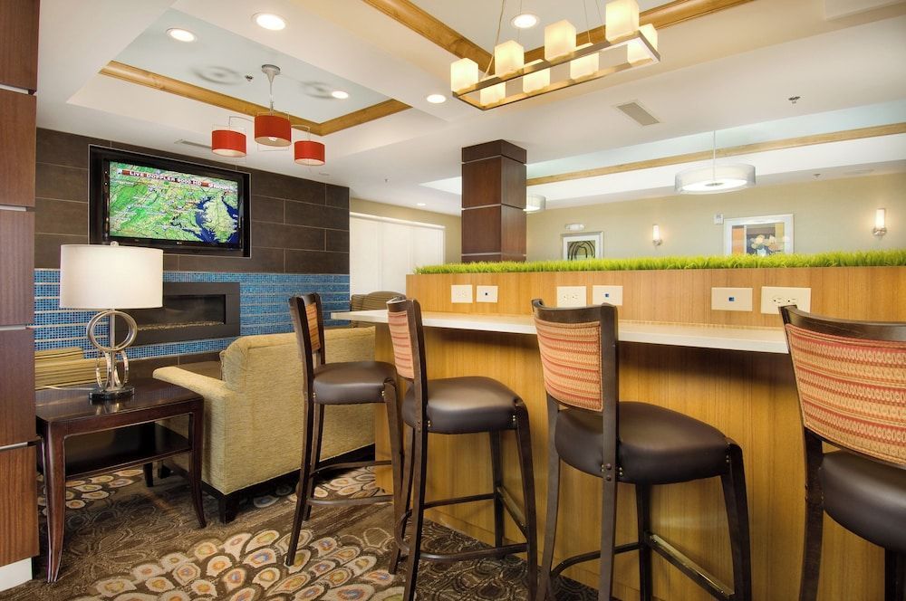 Holiday Inn Express & Suites ALEXANDRIA - FORT BELVOIR by IHG 1