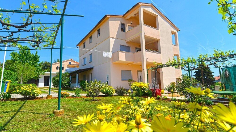 Apartment 1779 1