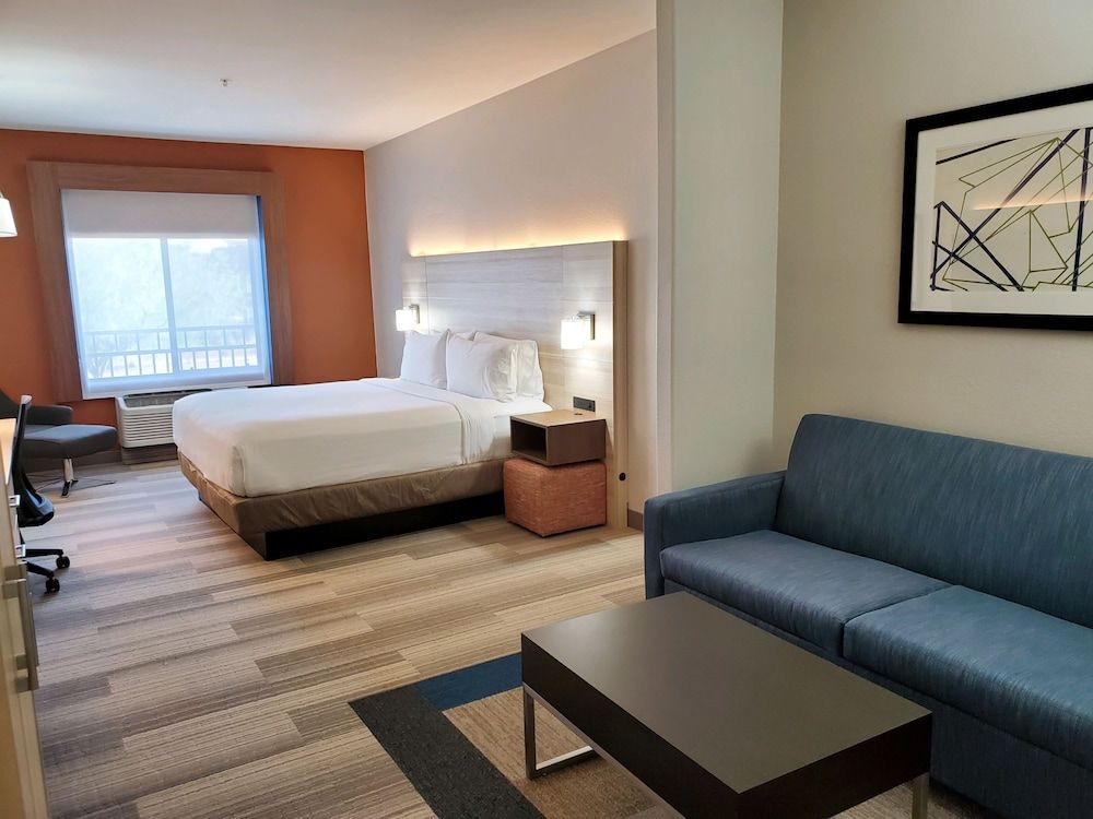 Holiday Inn Express & Suites PHOENIX - GLENDALE SPORTS DIST by IHG 2