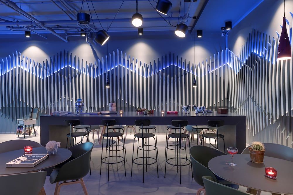 Moxy Edinburgh Airport 2