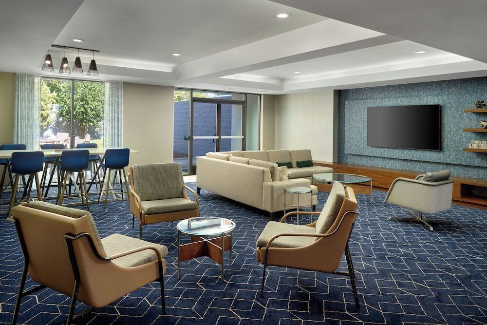 Courtyard by Marriott Frederick 2