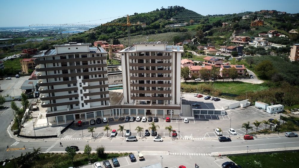 HOTEL EBOLI 1