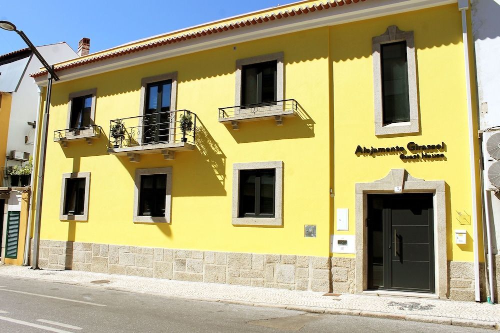 ALOJAMENTO GIRASSOL - Guest House - Quarto com casa de banho privativa 1