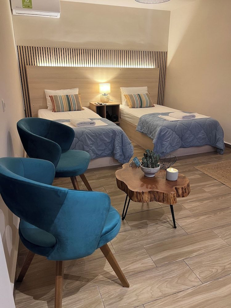 Garden Square Inn 2
