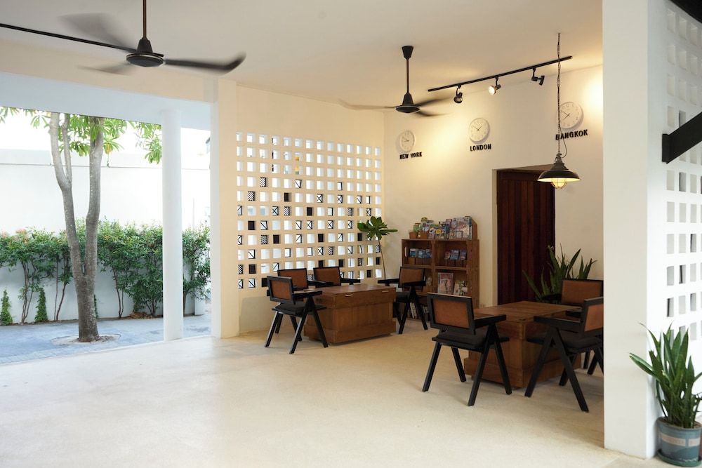 Escape Beach Resort - New Look & Improved 2