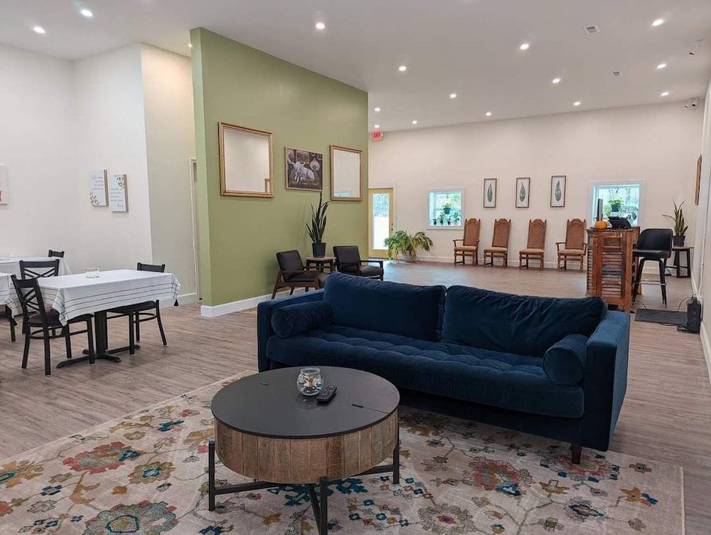 The Honey Bee Motel 1