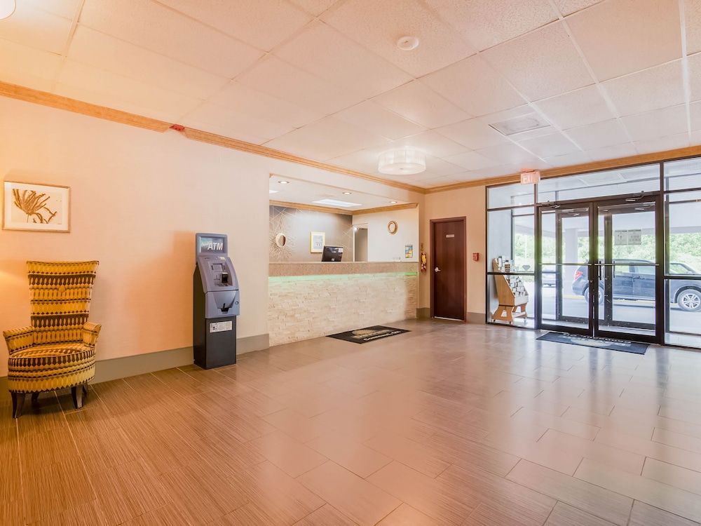 Days Inn by Wyndham Conneaut 2