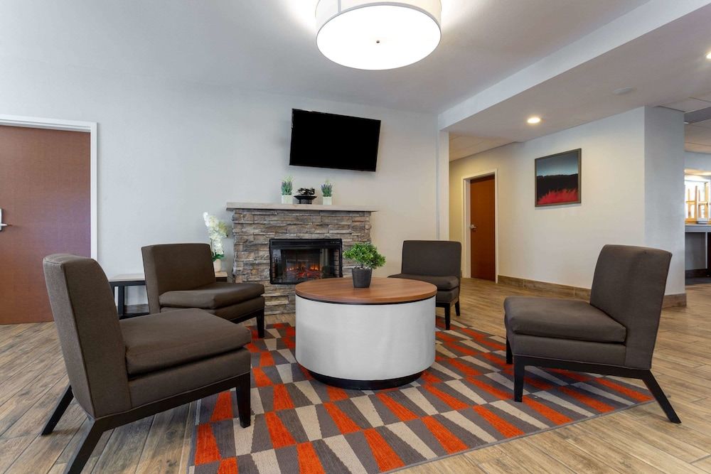 Microtel Inn & Suites by Wyndham Niagara Falls 2