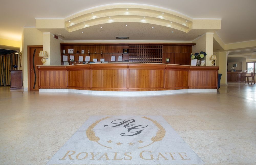 Royals Gate Hotel 2