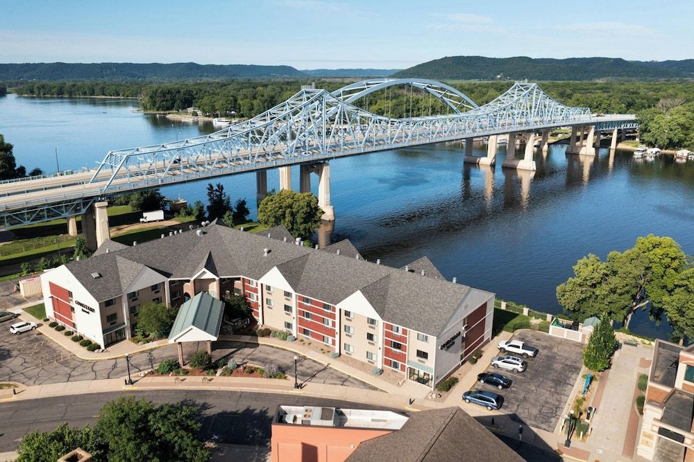 Courtyard La Crosse Downtown/Mississippi Riverfront 1