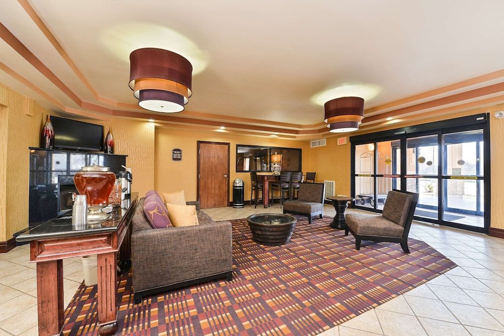 Best Western Plus Midwest Inn & Suites 2
