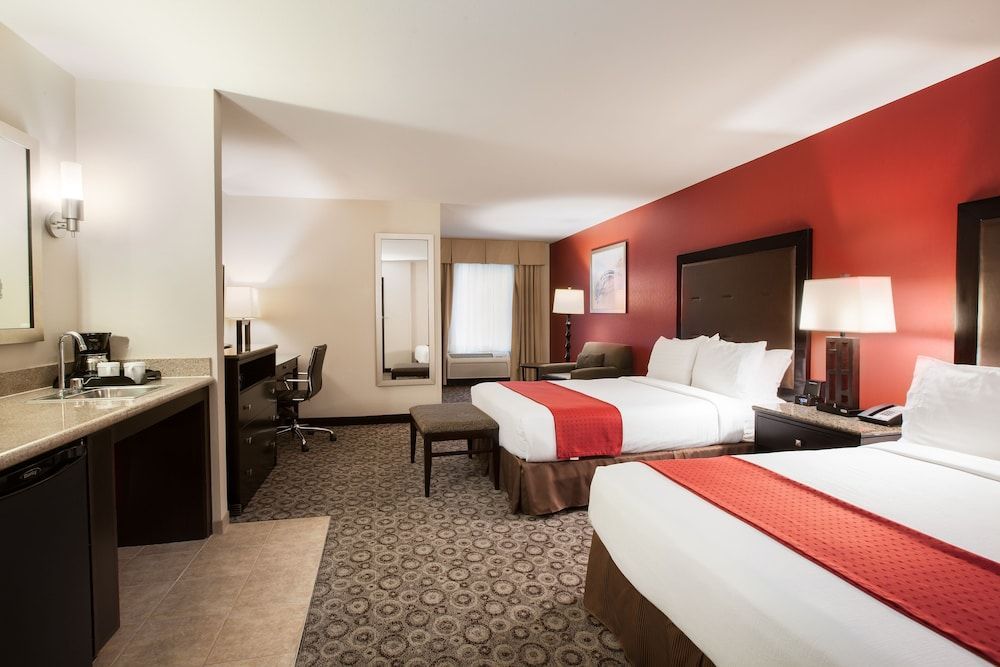 Holiday Inn OCEANSIDE CAMP PENDLETON AREA by IHG 2