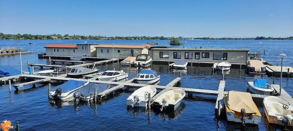 VISSERSLUST Rooms, Apartments and Houseboats 1