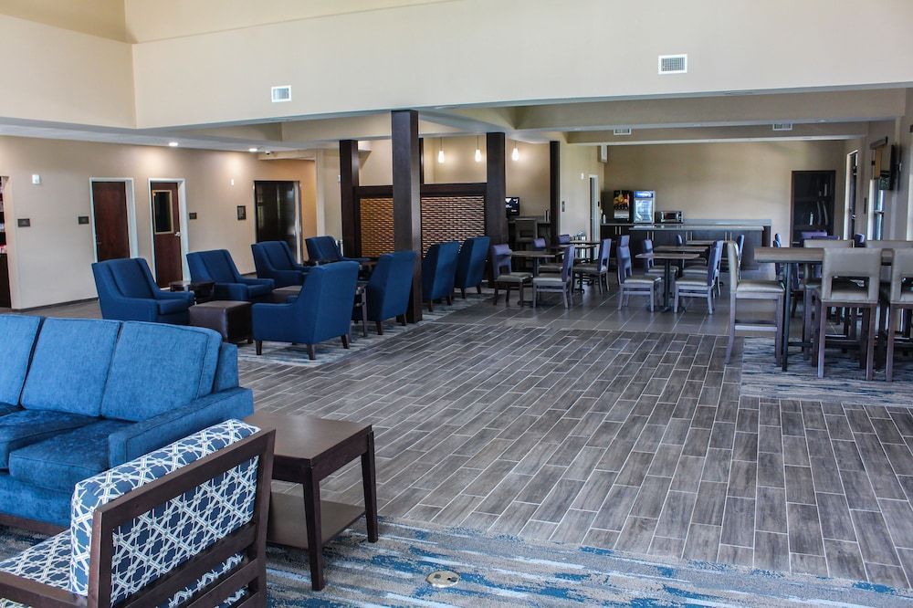 Comfort Suites - South Austin 2