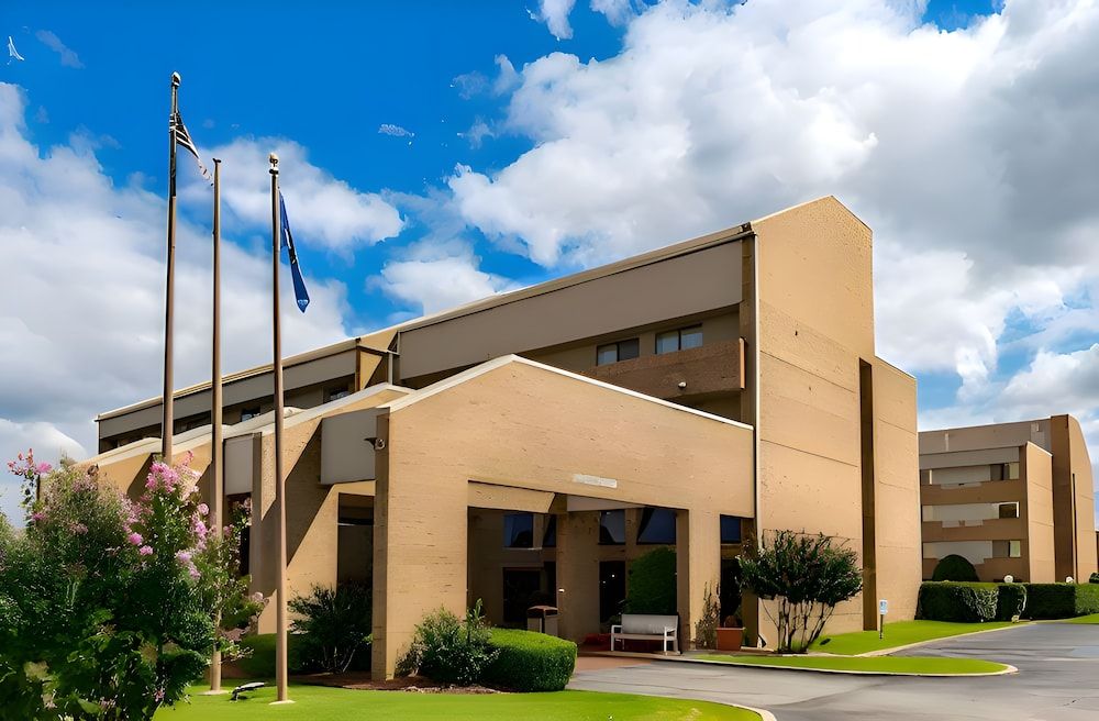Tulsa Square Hotel Central, I-44 By OYO 1