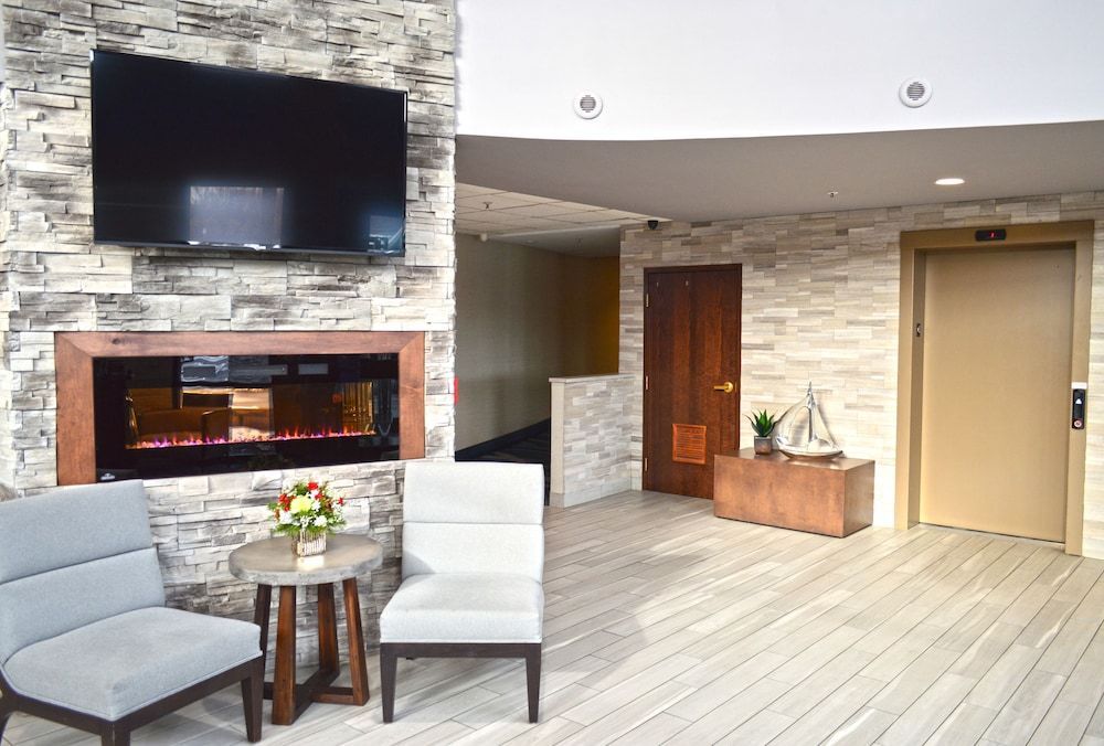 Holiday Inn & Suites SYRACUSE AIRPORT - LIVERPOOL by IHG 1