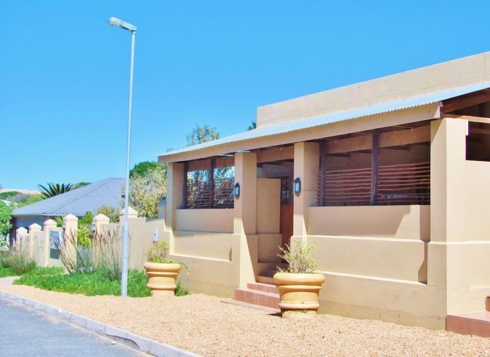 Tourist Lodge Gansbaai 2