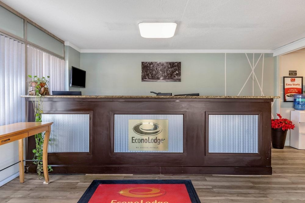 Econo Lodge Conway Central 2
