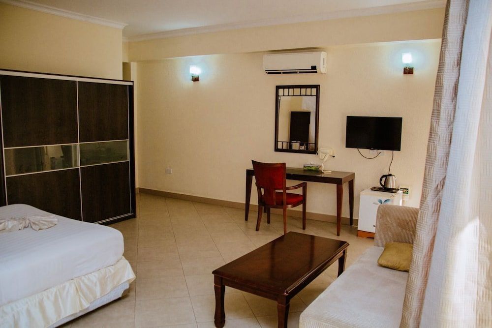 LANDMARK BEACH RESORT 2