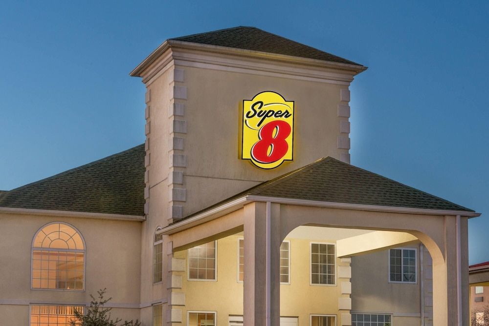 Super 8 by Wyndham Harrisburg Hershey North 1