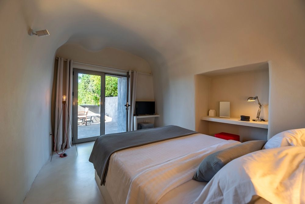 270 Oias View 2