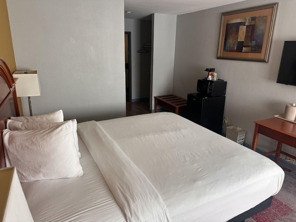 Americas Best Value Inn Hayward 1