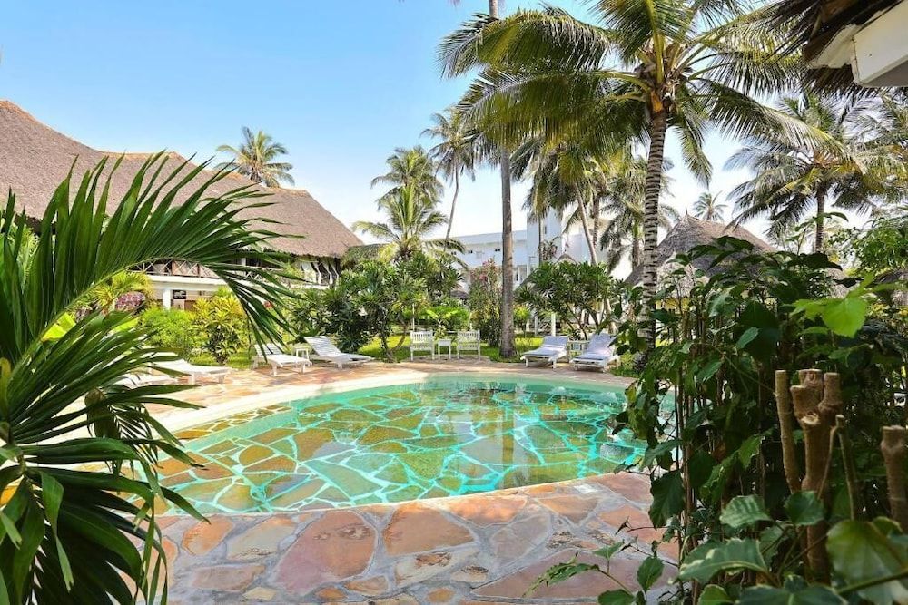 Ascot Residence 2 Min Walk to the Beach 1