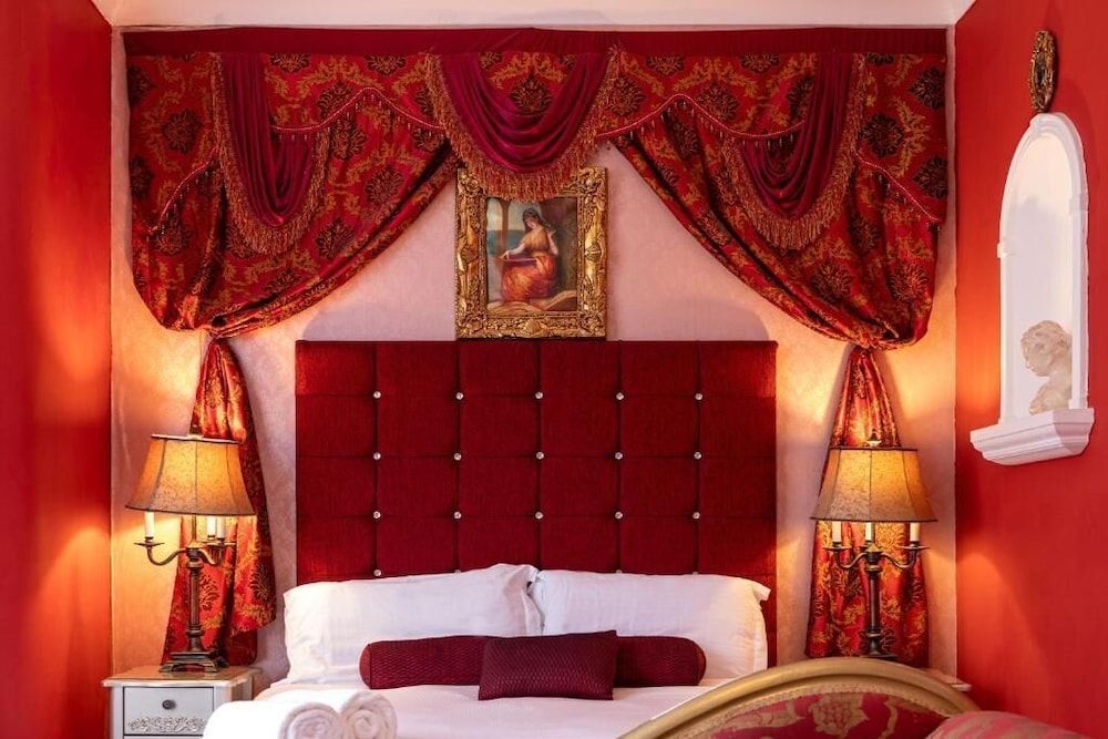 Hotel Rouge & Deco Suites 2