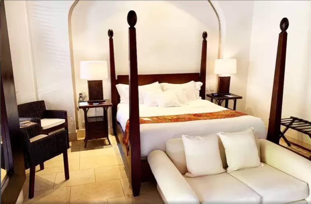 Ananda Hotel Boutique 2