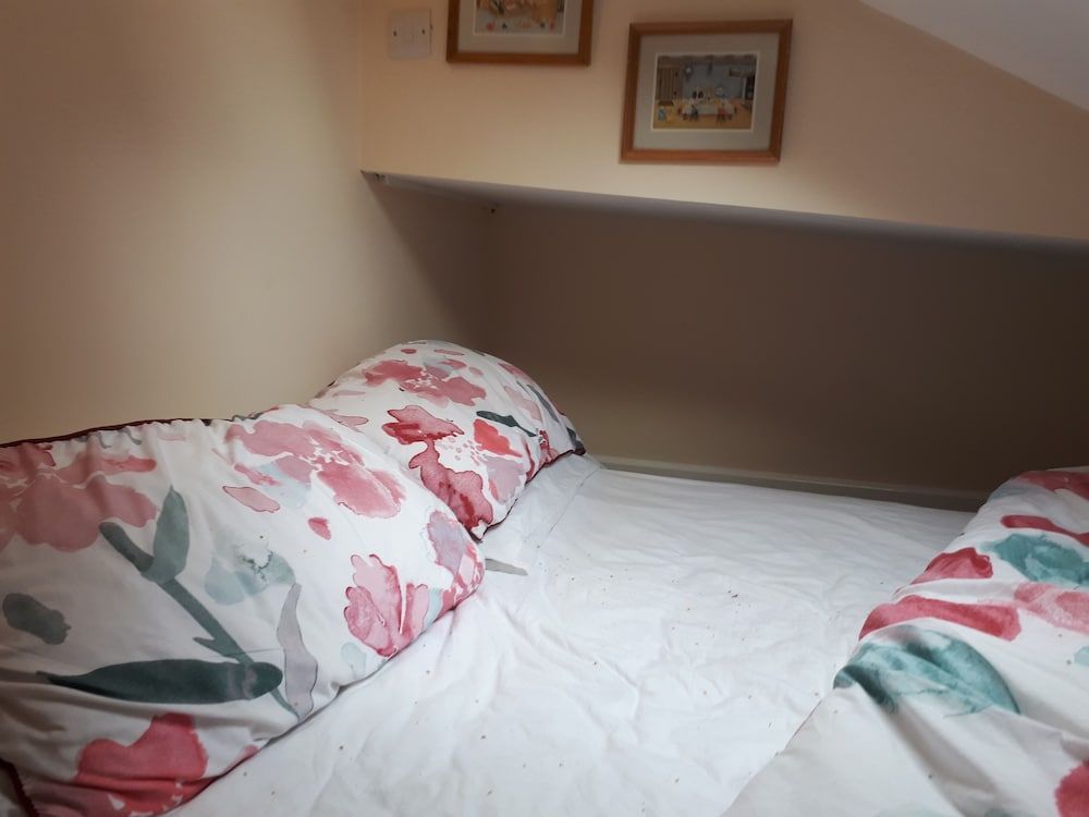 1 Bed Flat - Sleeps 2 - Pets - Garden - Parking 2