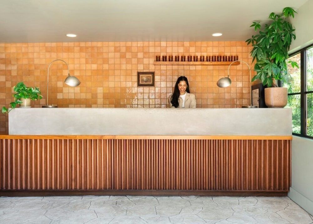 Silver Lake Pool & Inn 2