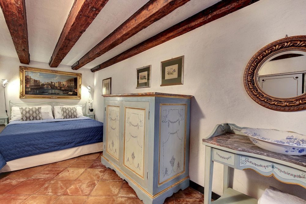 Canal View Suite in Rialto by Wonderful Italy 1