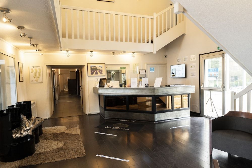 Logis Hotel Restaurant SPA Les Oliviers 2