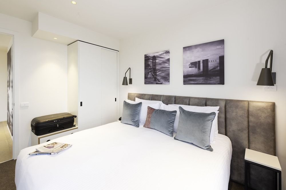 Oaks R Suites Geelong 1
