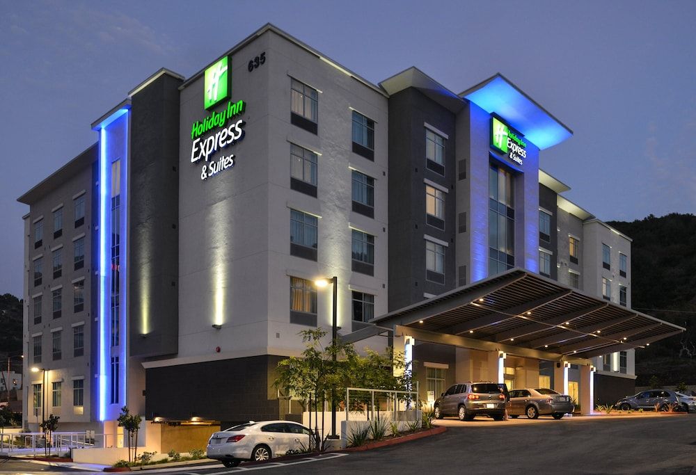 Holiday Inn Express & Suites SAN DIEGO - MISSION VALLEY by IHG 1